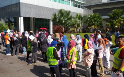 Latihan Pengungsian Bangunan Dan Demostrasi Pemadaman Kebakaran